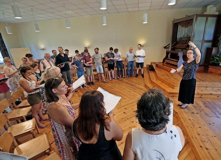 Der Heinrich-Schütz-Saal auf dem Gelände des Seminars für kirchlichen Dienst dient als Probenraum. Den Bau des Saales hatte Volker Ochs einst initiiert.