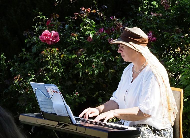 Andrea Kulin ist eine der beiden Korrepetitoren, die die Familiensingwoche begleiten.